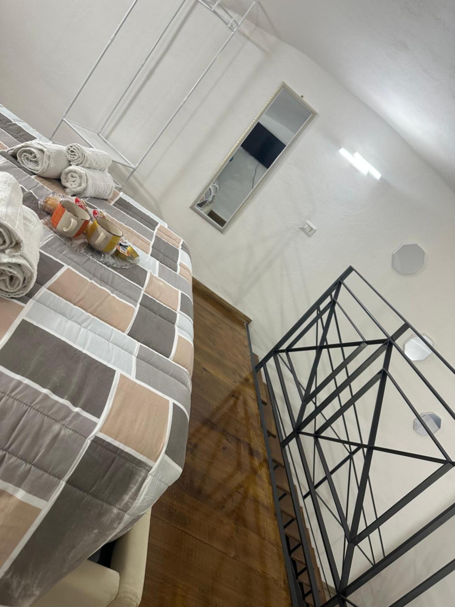 Appartamento Aurora House Napoli Esterno foto