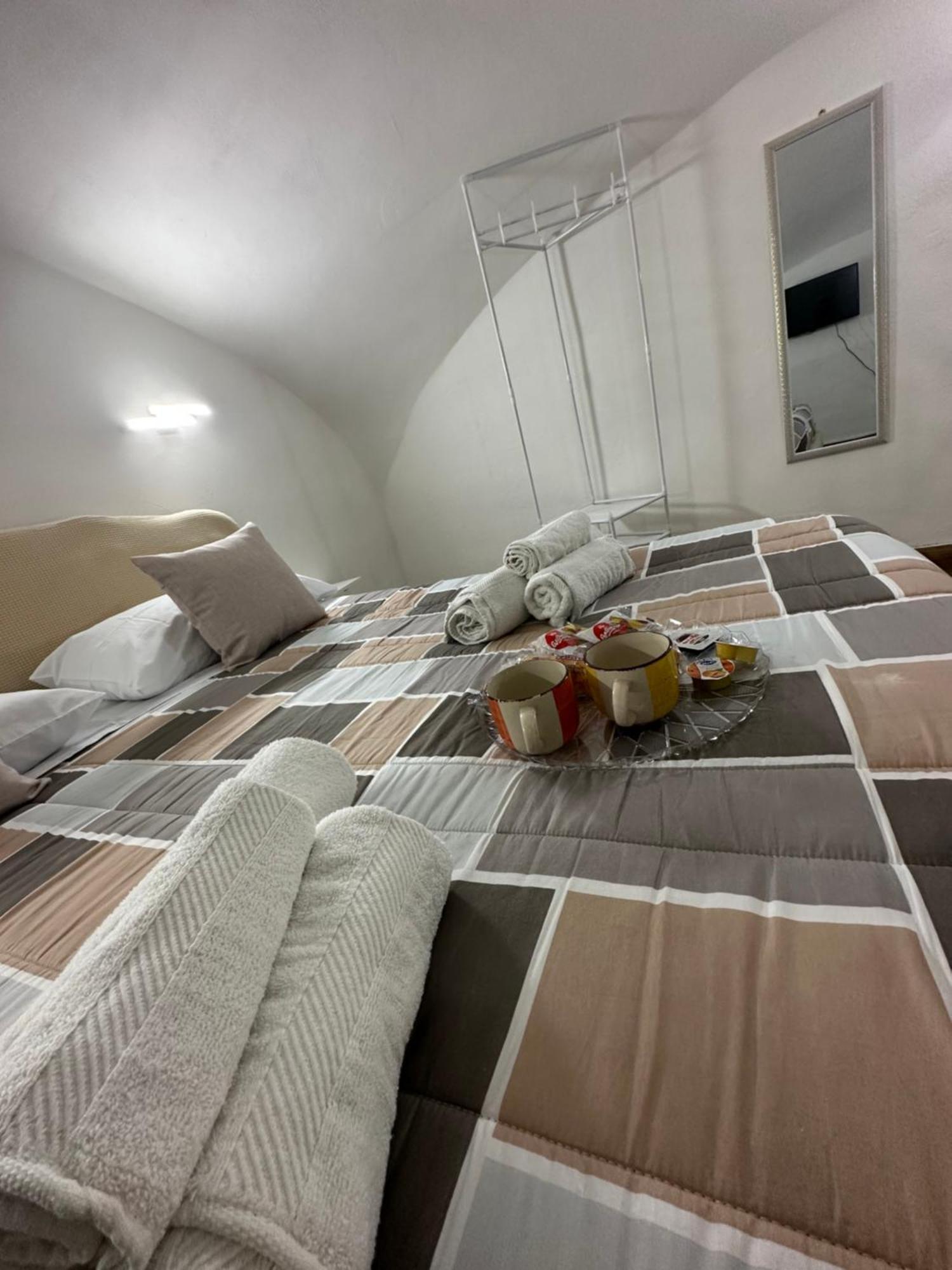 Appartamento Aurora House Napoli Esterno foto